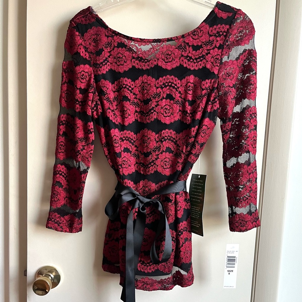 Beautiful Lace long sleeved blouse red with black Small New